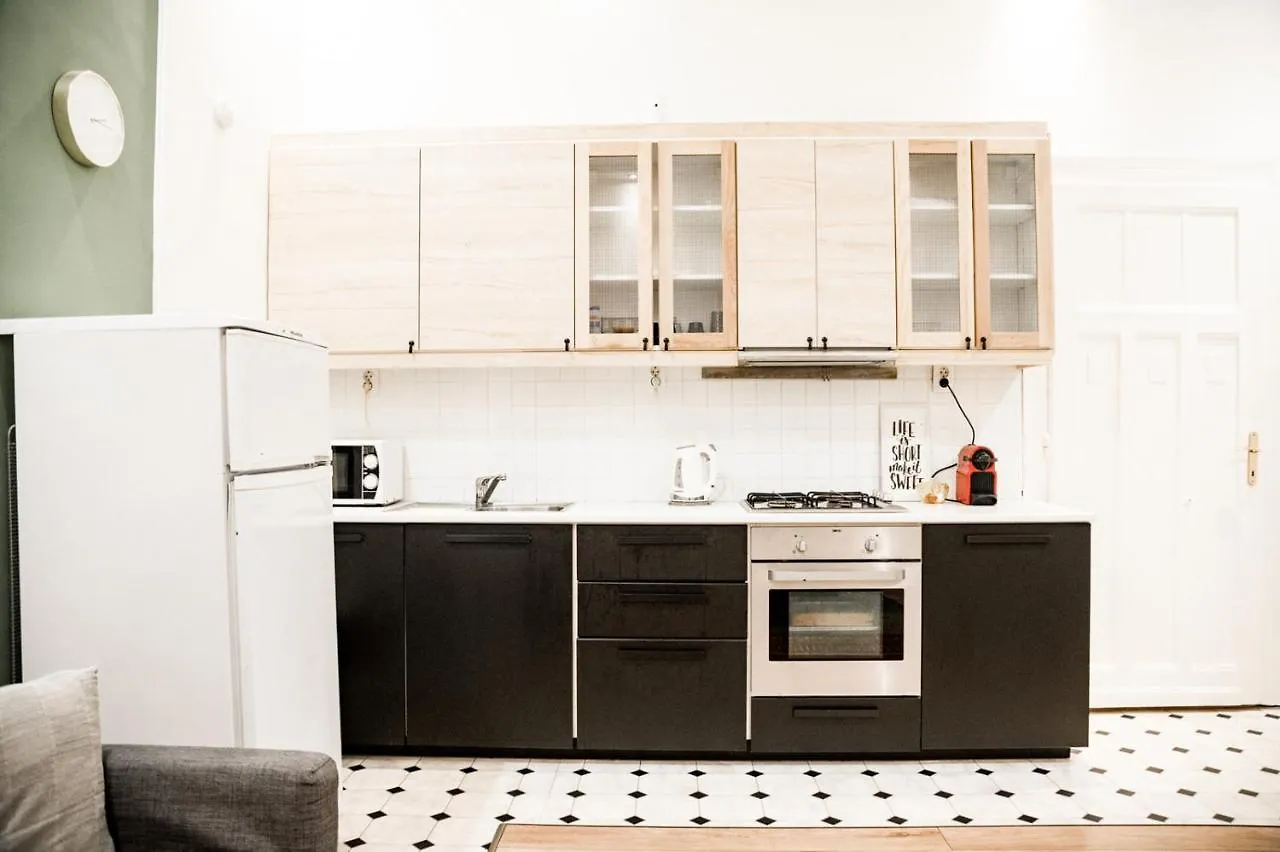 Апартаменты Stylish And Spacious ! Central Location Kazincy Netflix Будапешт