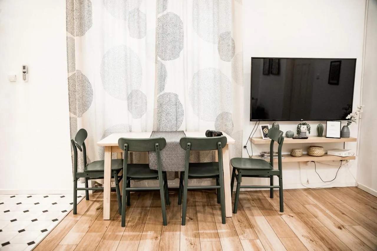 Апартаменты Stylish And Spacious ! Central Location Kazincy Netflix Будапешт Венгрия