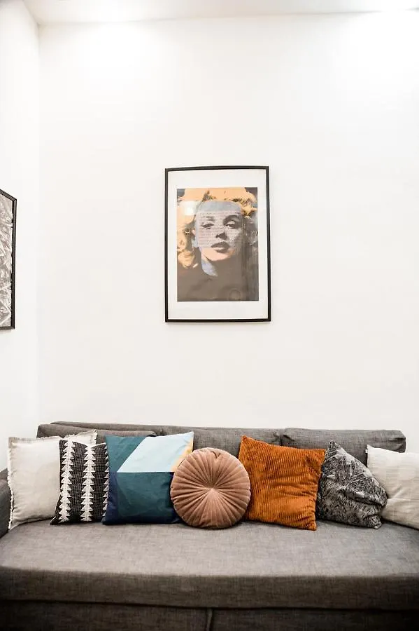 Stylish And Spacious ! Central Location Kazincy Netflix Будапешт