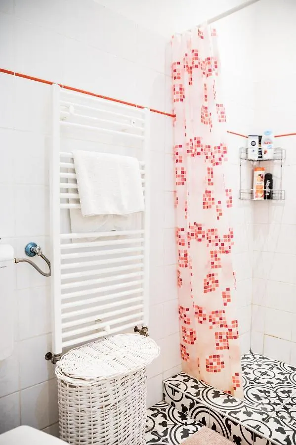 Апартаменты Stylish And Spacious ! Central Location Kazincy Netflix Будапешт