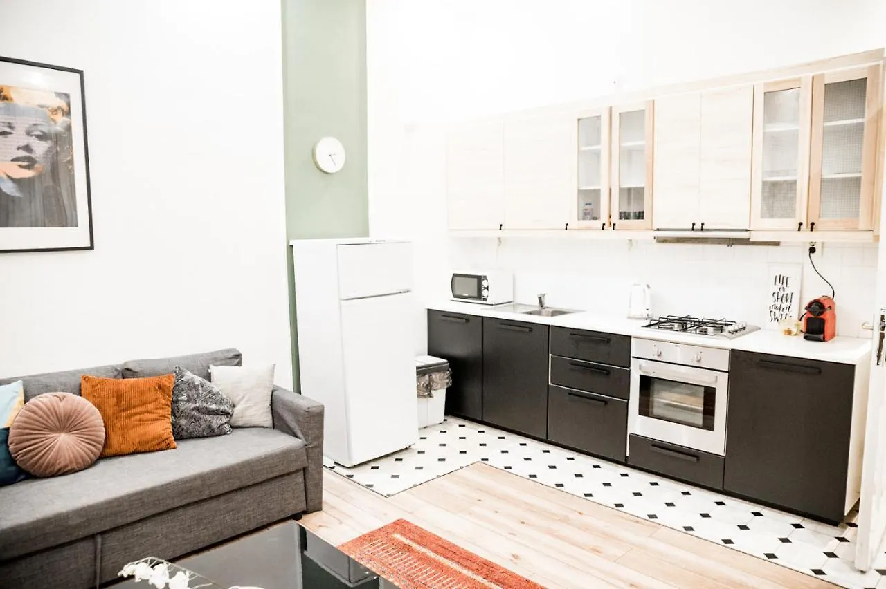 Kazincy Suites Stylish -Szimpla Kert Apartment Budapest