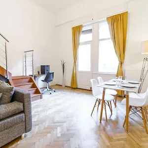דירה Loft-style Flat Next To Danube, בודפשט
